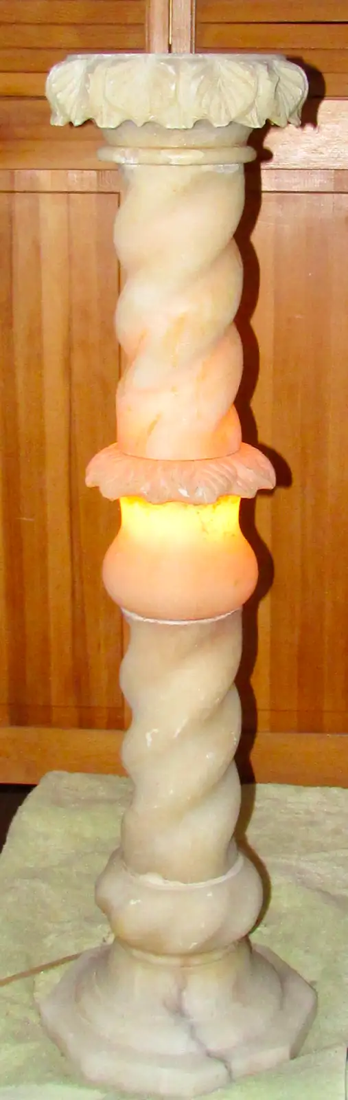 Belle colonne ou piedestal antique en albâtre 38" $450.00 in Arts & Collectibles in City of Montréal - Image 4