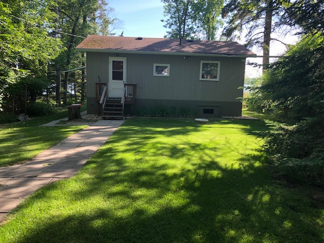 Family Friendly Lakefront Cottage for Rent - Gull Lake in Manitoba - Image 2