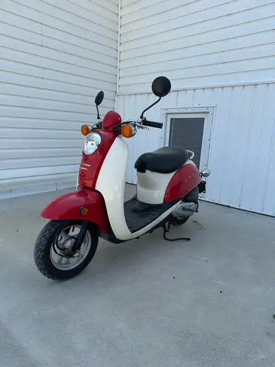 2005 Honda Jazz 49cc in good condition, has electric and kick start! Has a very nice color and great...