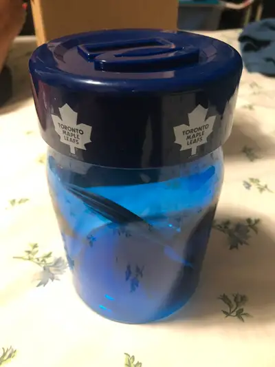 BNIB needs one AA battery to count change Great for a Leafs fan