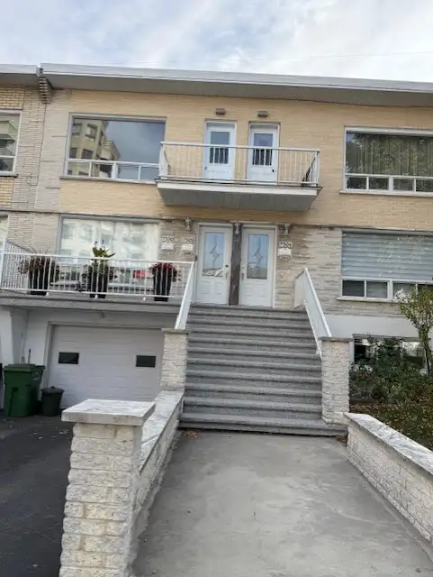 GRAND 3 1/2 A LOUER A ST. LEONARD, D'UN TRIPLEX