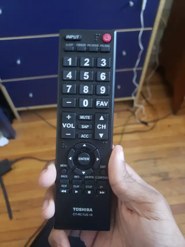 44" LCD Toshiba TV for sale with remote in TVs in City of Toronto - Image 3