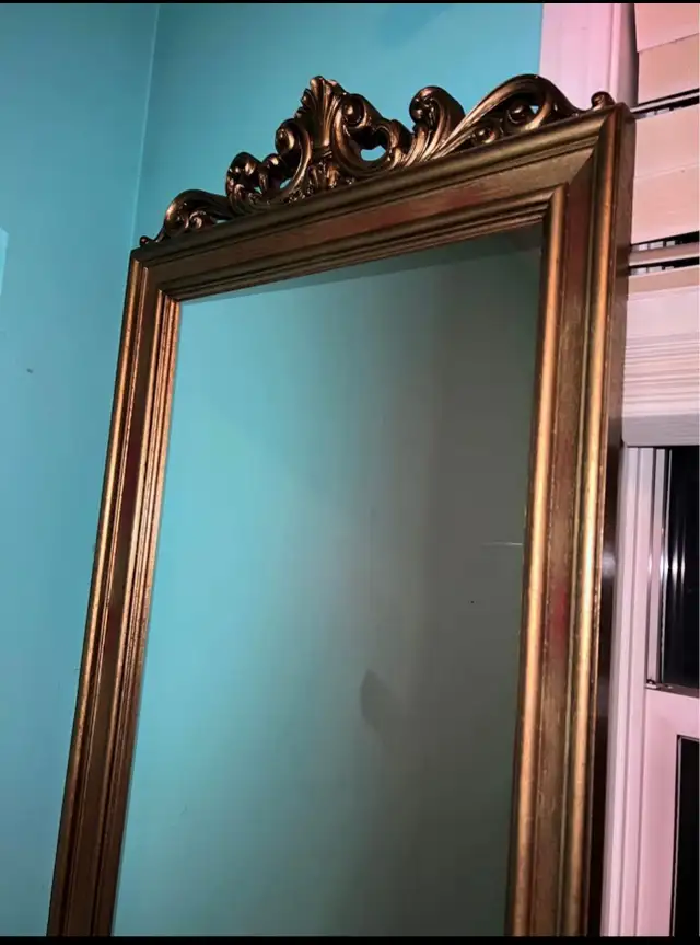 Vintage/ antique rare find vanity very beautiful and elegant gol in Home Décor & Accents in Oakville / Halton Region - Image 5