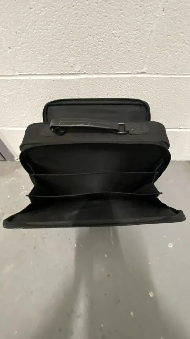 Laptop carrying case 12" x 14" in Laptop Accessories in Oakville / Halton Region - Image 4
