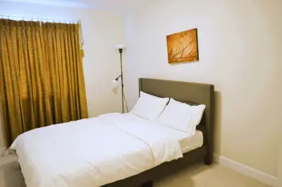 Fully furnished single occupancy bedroom with shared washroom (Findlay Creek area / Bank and Leitrim...