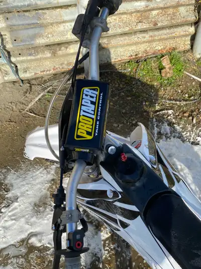 Fuel injected 450 runs great lower hours Comes with two extra sets of plastics, oil and filter and a...