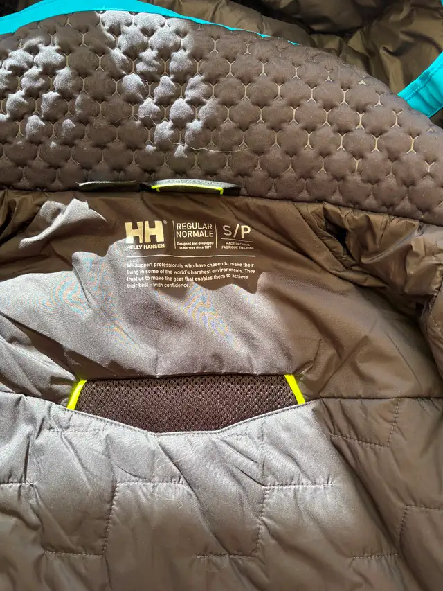 Manteau de ski Helly Hansen in Women's - Tops & Outerwear in City of Montréal - Image 7