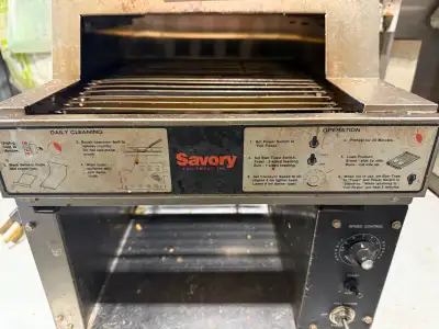 Conveyor toaster. In good working condition.