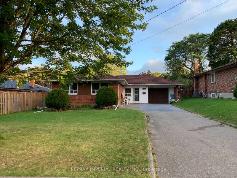BASEMENT FOR RENT VICTORIA PARK & LAWRENCE * STUDENTS Long