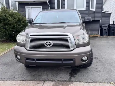 Toyota Tundra 2010 Limited Edition Powerful 5.7L engine. Mileage: 260,000 km Accident-free and well-...