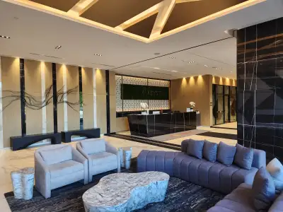 2 Bedroom, 2 Washroom unit with 1 Parking & 1 locker near square one in Mississauga. 1.5 year new Bu...