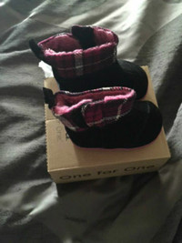 TOMS 4T Boots - Brand new