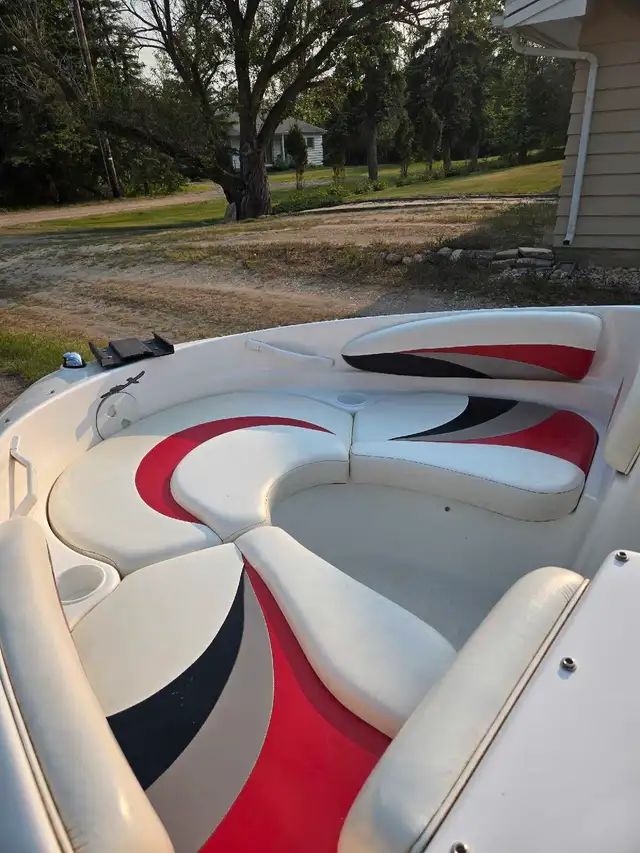 2003 Glastron with 175hp mariner in Powerboats & Motorboats in Nipawin - Image 6