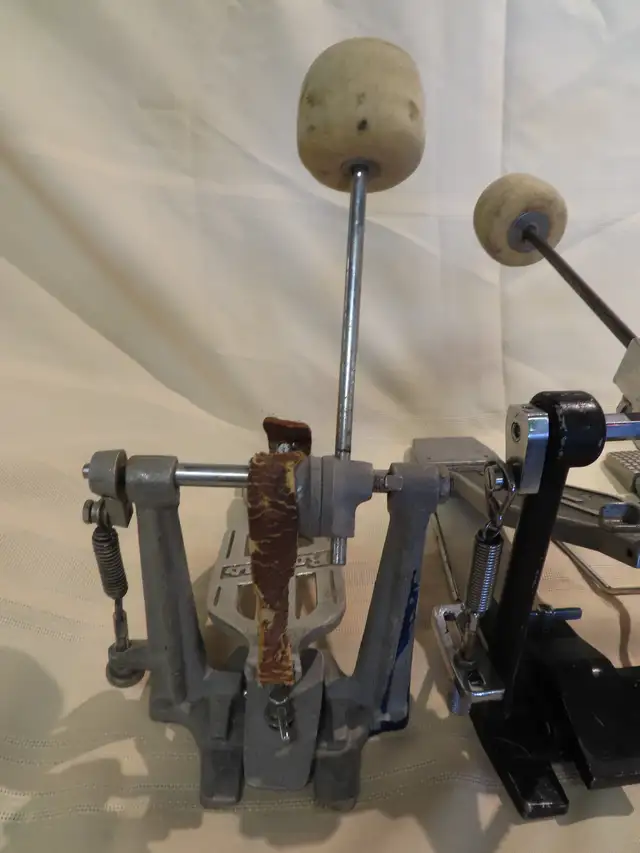 Vintage Drum Kick Pedals 1 Pearl & 2 Rogers in Drums & Percussion in Chatham-Kent - Image 7