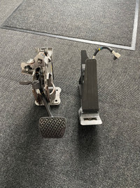 Infiniti q50 gas pedal and brake pedal assembly