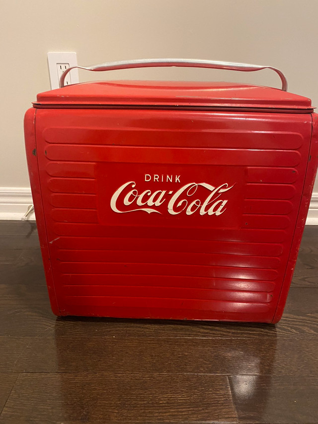 Vintage 1950’s Red Coca Cola Cooler w/lid and tray insert  in Arts & Collectibles in Oakville / Halton Region - Image 2