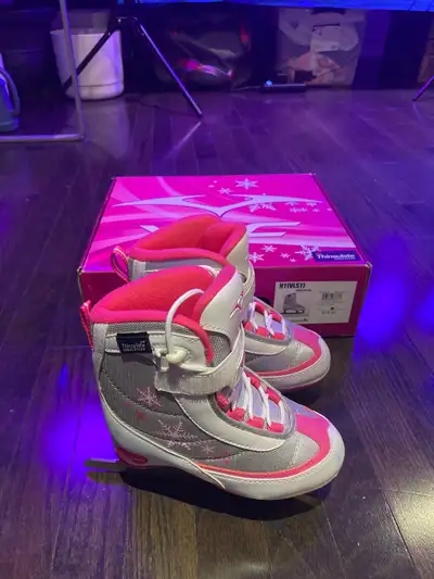 Size Y11, VIC shimmer figure skate, View more