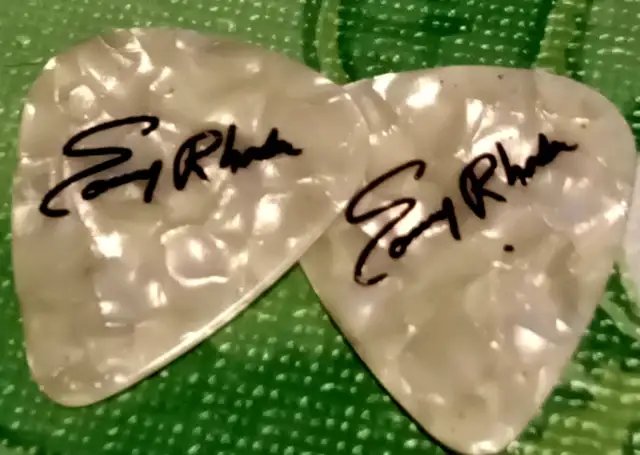 2 sonny rhodes guitar picks