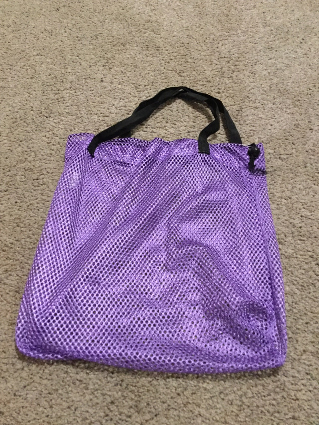 Columbia String Bag purple Bag in Women's - Bags & Wallets in Kingston - Image 2