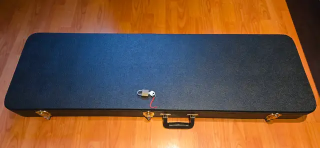 [Bundle] Yamaha TRBX174 bass + case + Focusrite Solo 3rd + etc. in Guitars in City of Montréal - Image 4
