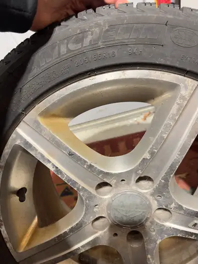 4 Michelin Winter tires on aluminium rims - Good Condition