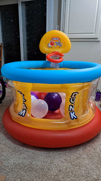 Little Tikes Slam Dunk Big Ball Pit