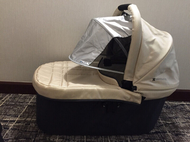 UPPABABY Bassinet with UV Screen front and rear nets like new in Strollers, Carriers & Car Seats in City of Toronto