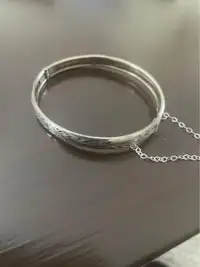 Vintage Sterling Silver Clasped bangle with floral etching