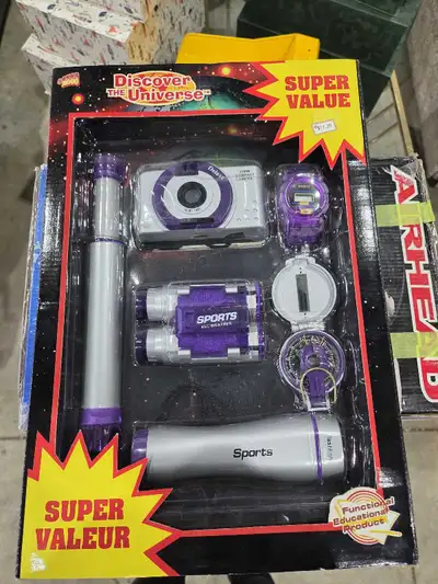 Explore the cosmos with this brand new Sakar Discover the Universe set, which includes a 35mm camera...