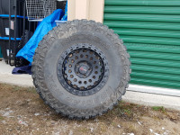 37x12.5x17 MT tires and wheels for Jeep