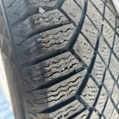 4 pneus CONTINENTAL Viking Contact 7 , certifié pour hiver / winter certified 245/60/R18 (fin de loc...