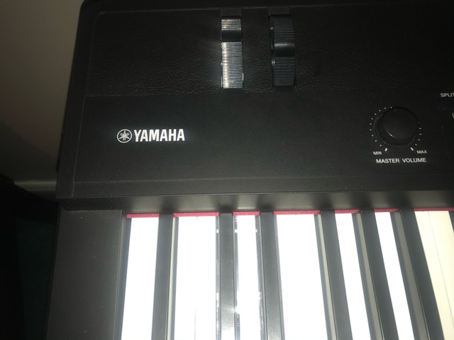 Yamaha CP40 Stage Piano - Excellent Condition  in Pianos & Keyboards in Kawartha Lakes - Image 4
