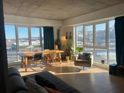 Cession de bail d’un superbe condo de 2 chambres et une salle de bain au 8ième étage du 405 rue Mgr-...