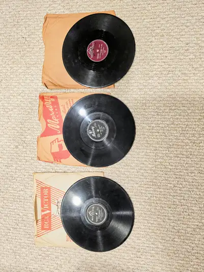 VINTAGE RECORDS Record-Stolen Moments/Two Won't Care-Hank Snow 20-6715 RCA Victor-78RPM -$8.00 Recor...