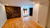 Renovated loft style 2 bd apartment OLD MONTREAL