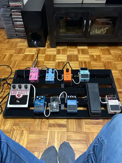 Pedalboard Pedaltrain pro Max avec soft case comme neuf pedal non inclus prix réviser