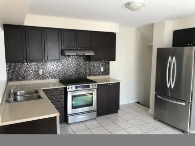 Featuring 3 bedrooms plus a den which can be used as an office or a bedroom, 2.5 bathrooms. All hard...