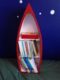 Bibliothèque,etagère bateau avec minis livres enfants