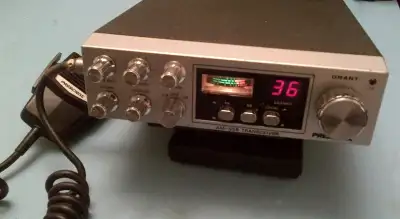 Very clean original Series 1 President Grant radio. Receives and talks well with full output on AM a...