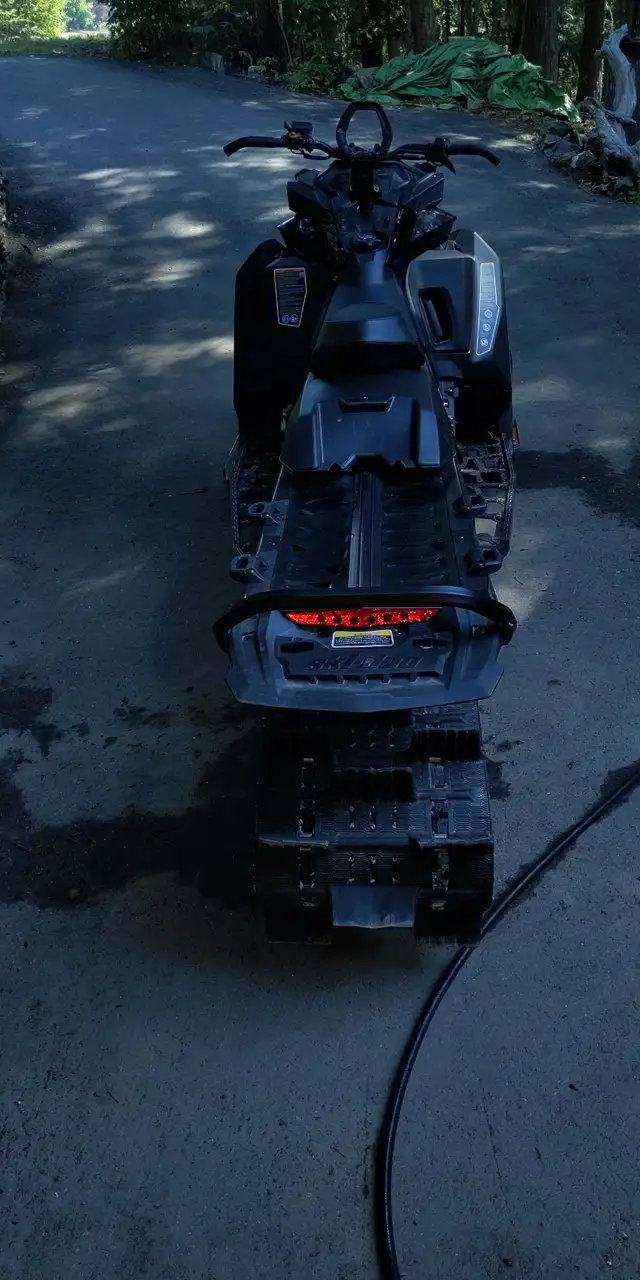 2022 Skidoo Summit Edge 154 850 E TEC 1023kms in Snowmobiles in Kamloops - Image 5