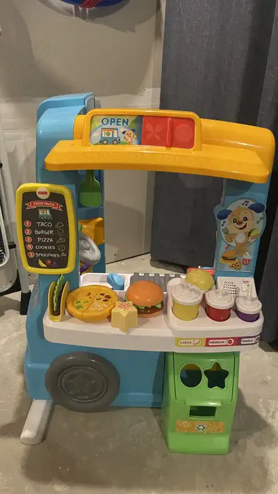Get ready to roll with this Fisher-Price taco truck, a delightful interactive playset that brings th...