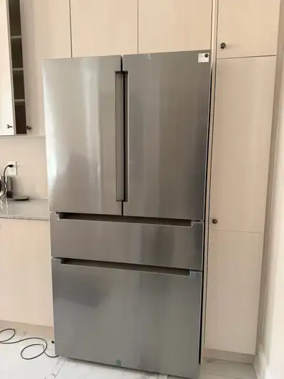 Model: B36CL80ENS Comes with 1 Year Warranty Used - like brand new The plastic is still on the fridg...