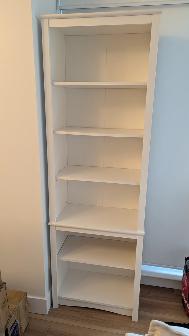 White bookshelf - 14 x 26.5 x 80" in Bookcases & Shelving Units in City of Toronto