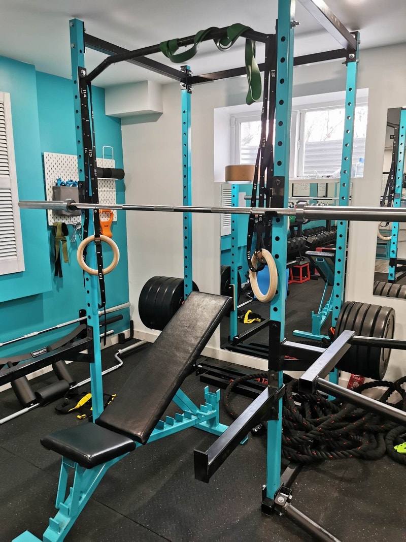 Squat Rack & Bench ( Comes with landmine, pull up and dip bar