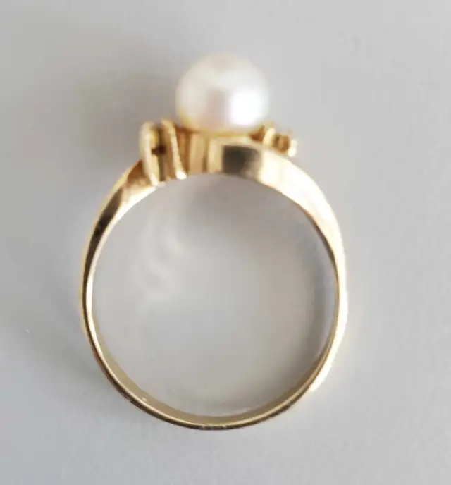 14K Gold Ring Akoya Pearl and Diamonds in Jewellery & Watches in City of Montréal - Image 4