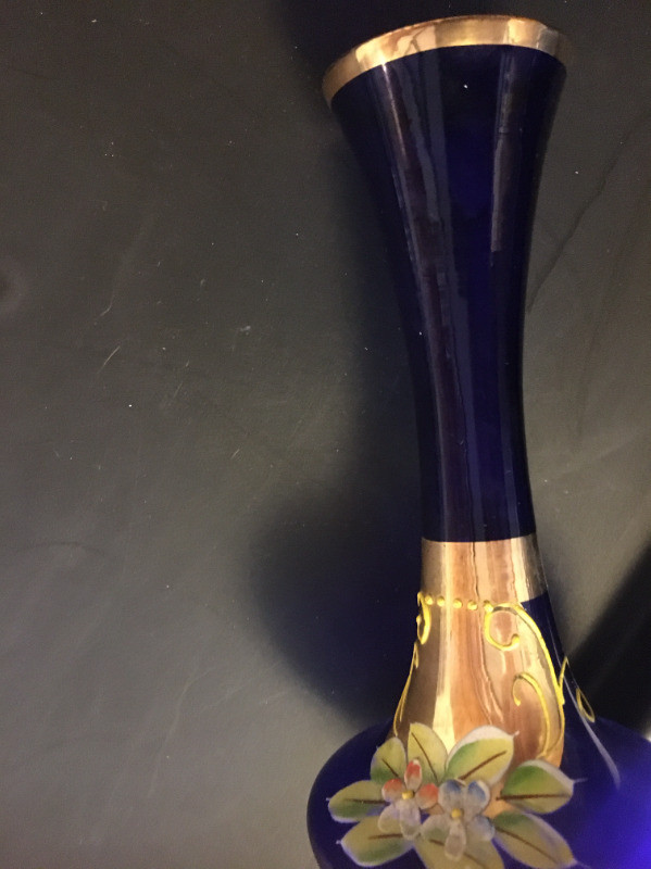 Bohemian Cobalt Blue Glass Vase with 22k Gold-Flowers 3.5 -7.3 in Arts & Collectibles in City of Toronto - Image 2