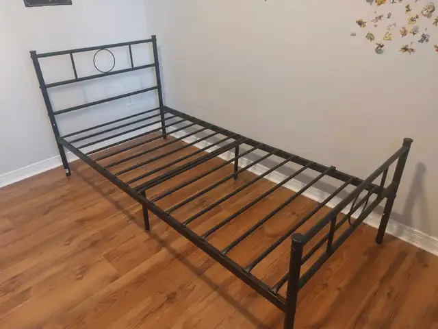 Twin Bed Frame in Beds & Mattresses in Gatineau - Image 2