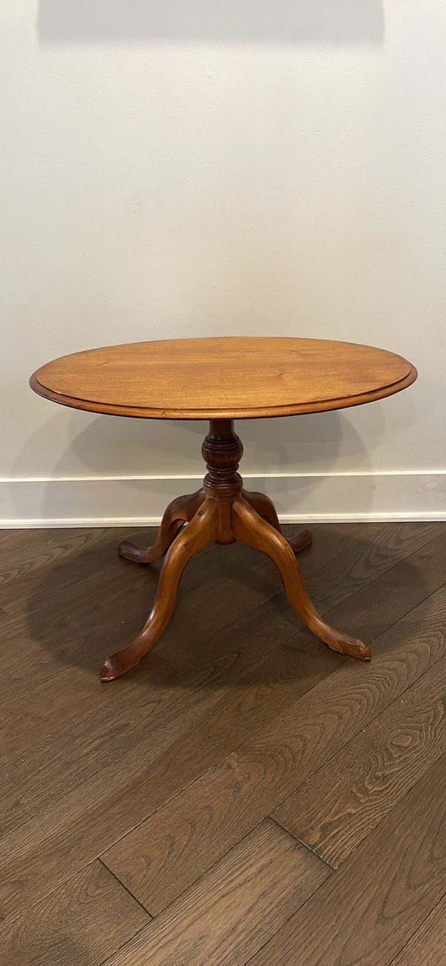 Table d’appoint en bois vintage / table a cafe en bois vintage dans Tables basses  à Laurentides