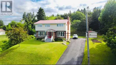 A private furnished room is available for rent in a full house located in the Cow Bay area, just a 5...