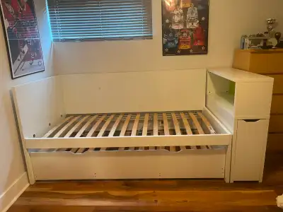 Lit simple avec commode à donner, View more
